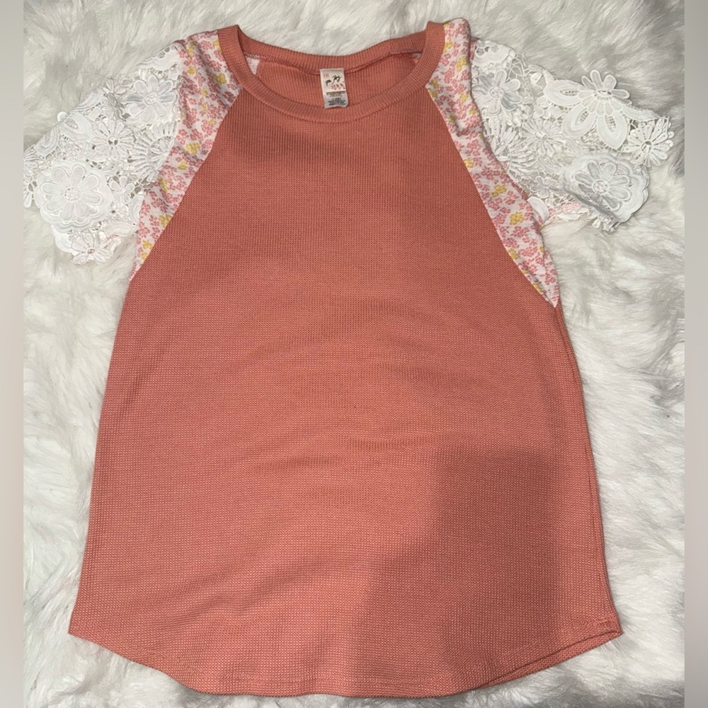 7th Ray Coral and White Lace Sleeve Top